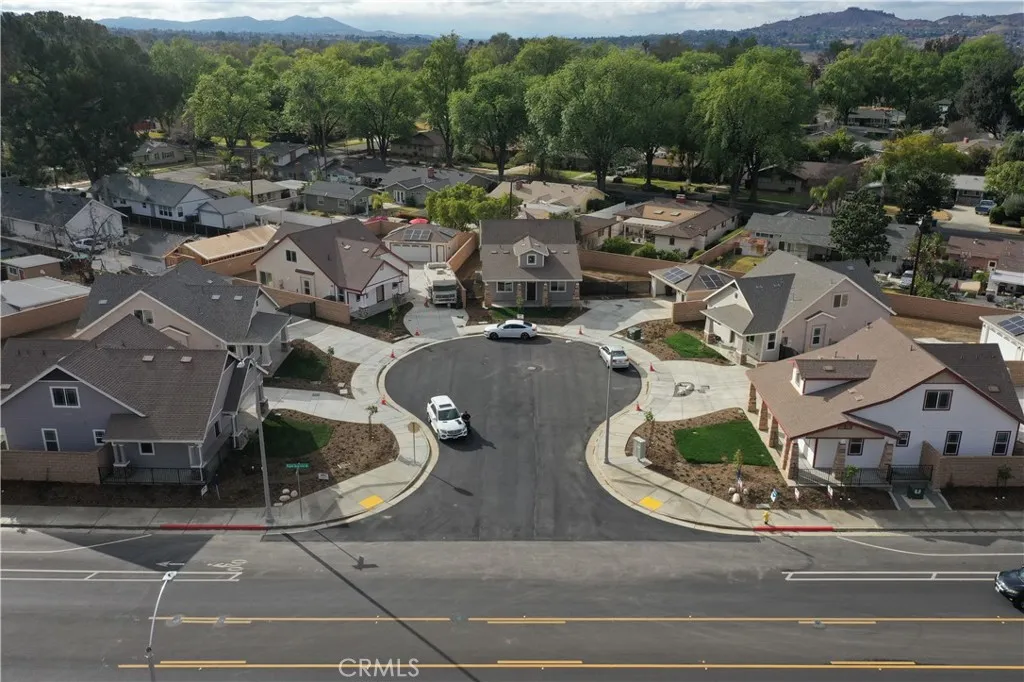 5215 Peony Court, Riverside, California 92506 home-pic-2